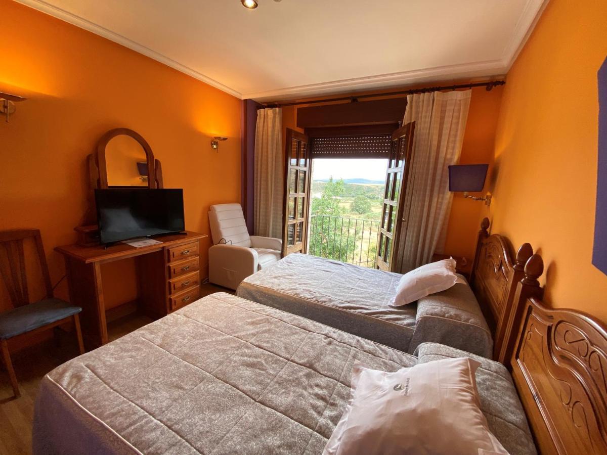 Hotel Tierra De Lobos Puebla de Sanabria Exteriér fotografie