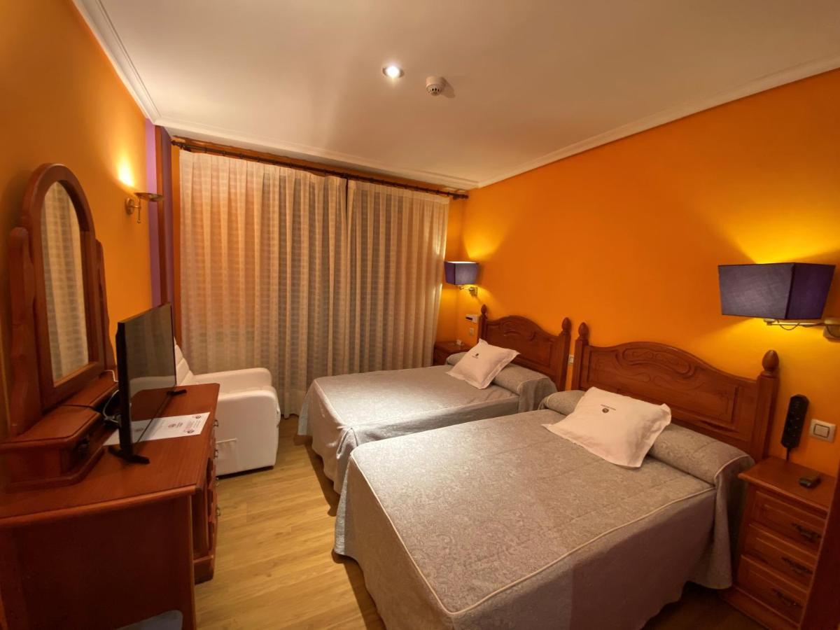 Hotel Tierra De Lobos Puebla de Sanabria Exteriér fotografie