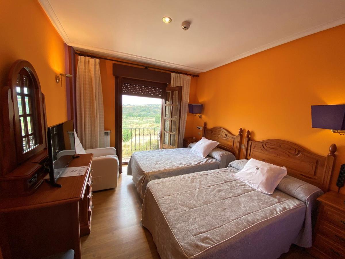 Hotel Tierra De Lobos Puebla de Sanabria Exteriér fotografie
