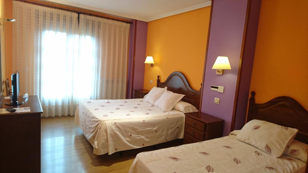 Hotel Tierra De Lobos Puebla de Sanabria Exteriér fotografie