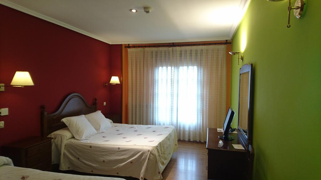 Hotel Tierra De Lobos Puebla de Sanabria Exteriér fotografie
