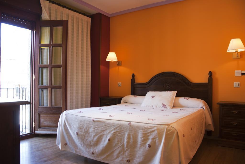 Hotel Tierra De Lobos Puebla de Sanabria Exteriér fotografie